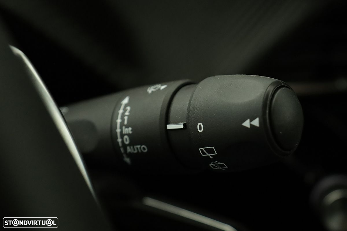 Peugeot 2008 1.2 PureTech Allure EAT8 - 19