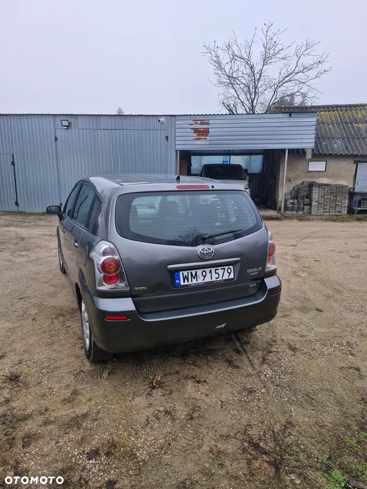 Toyota Corolla Verso - 14