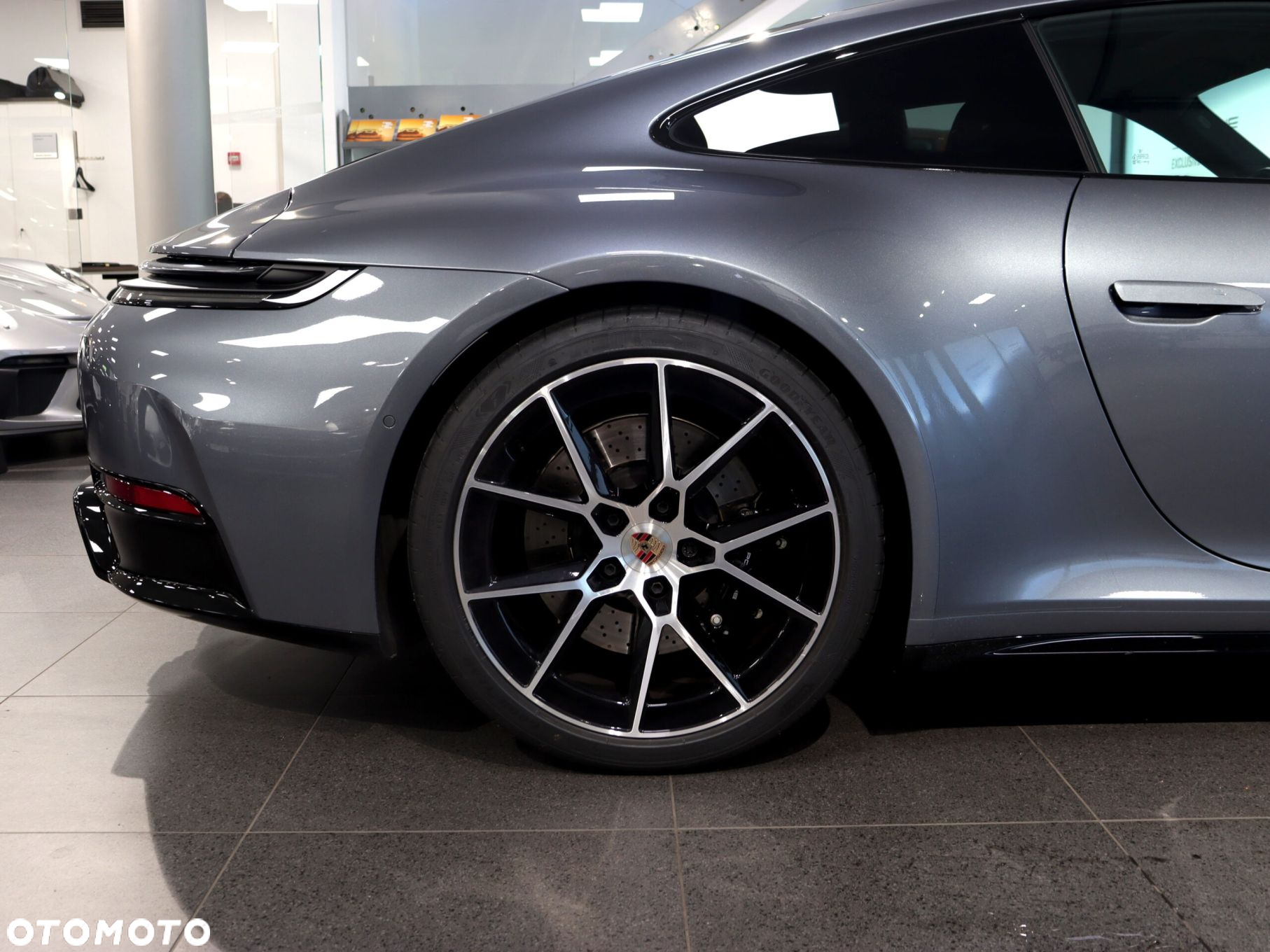 Porsche 911 Carrera 4 GTS PDK - 13
