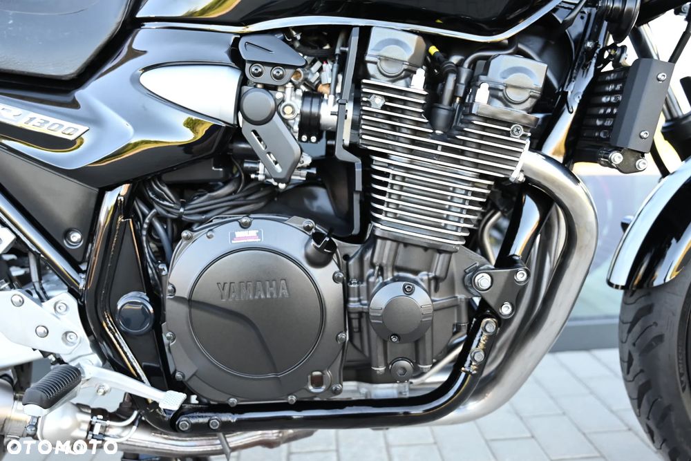 Yamaha XJR - 10