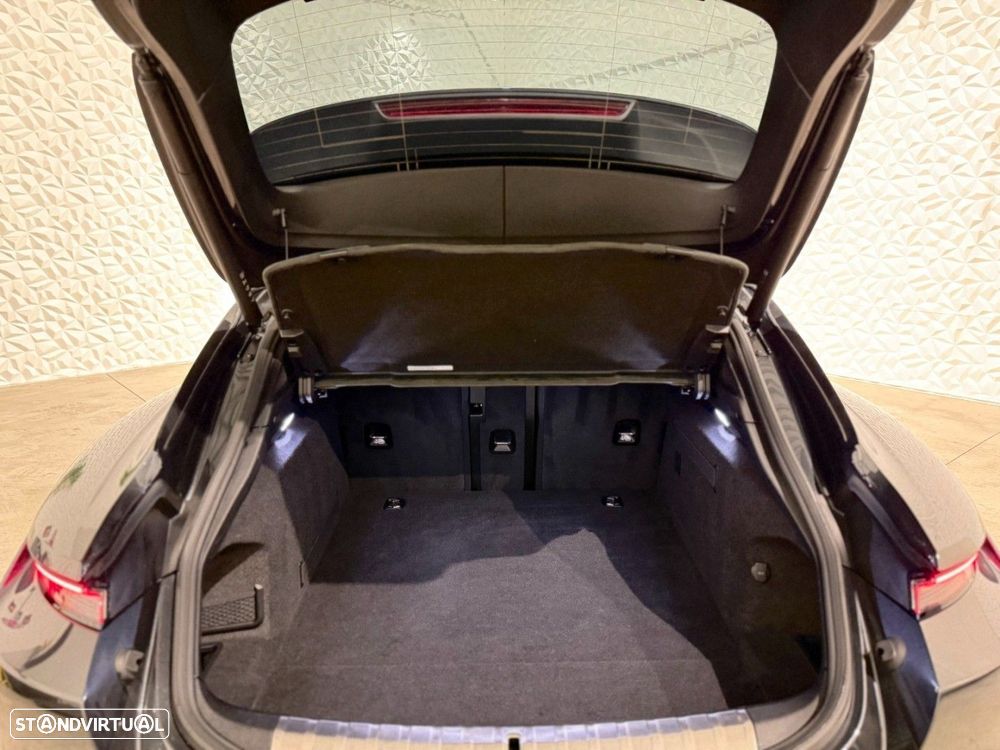Porsche Taycan - 12