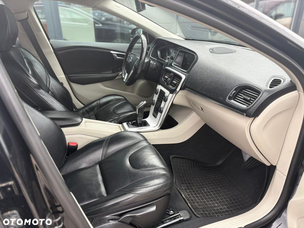 Volvo V40 D2 - 13