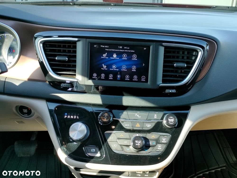 Chrysler Pacifica - 21