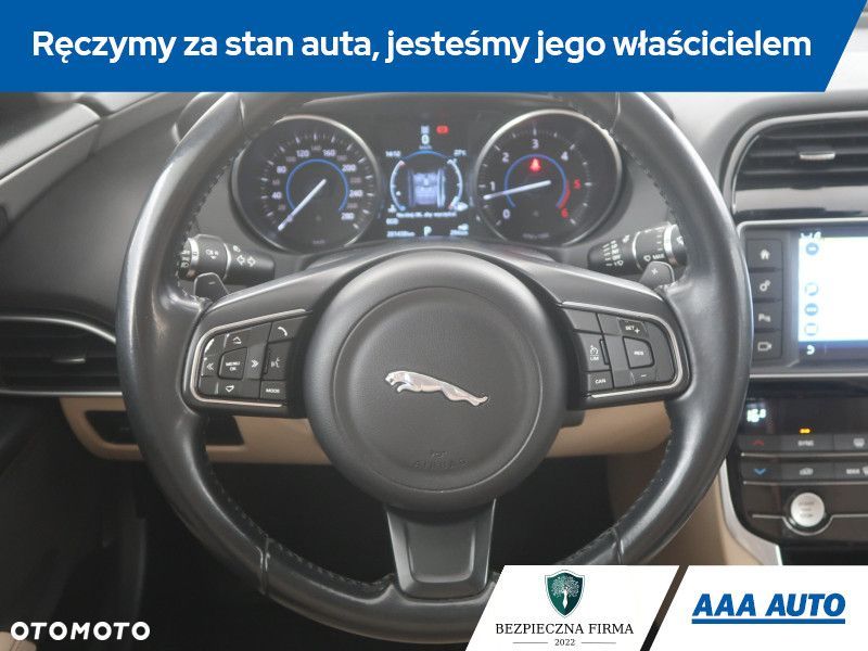 Jaguar XE - 17