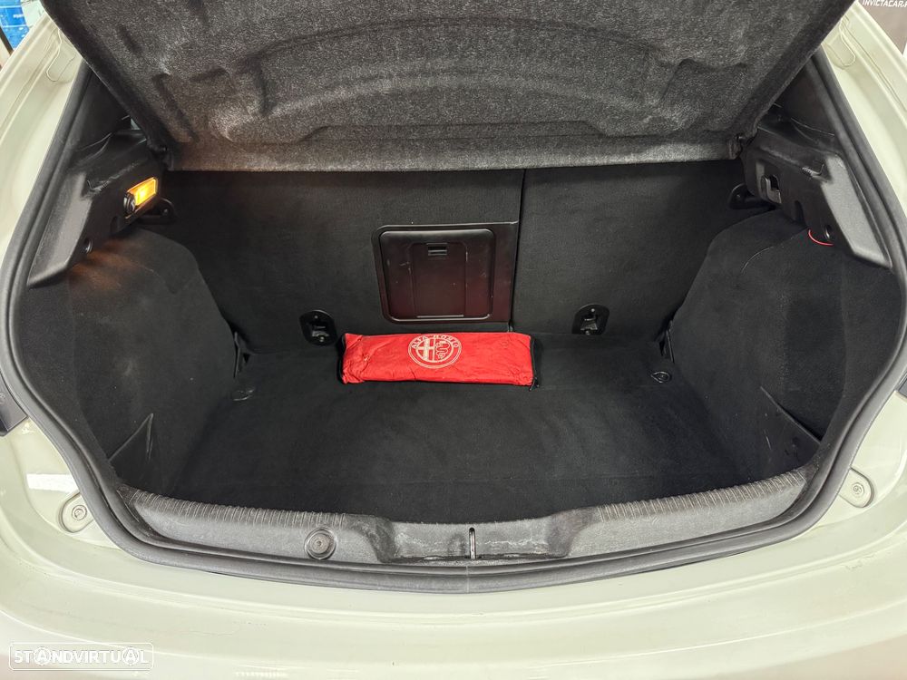 Alfa Romeo Giulietta 1.6 JTDm Veloce - 13