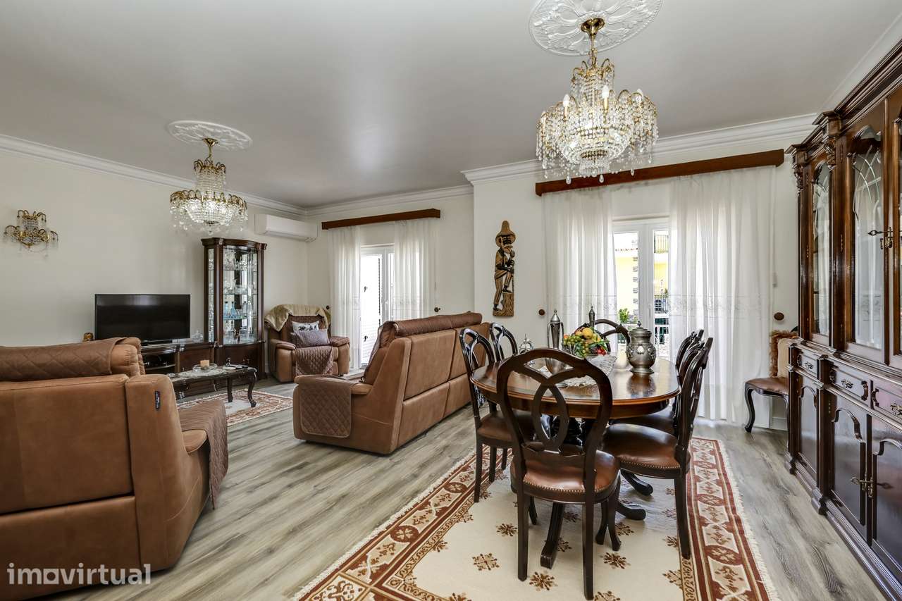 Moradia Geminada Remodelada com Piscina, 4 Quartos e Espaço de Lazer, - Grande imagem: 4/60