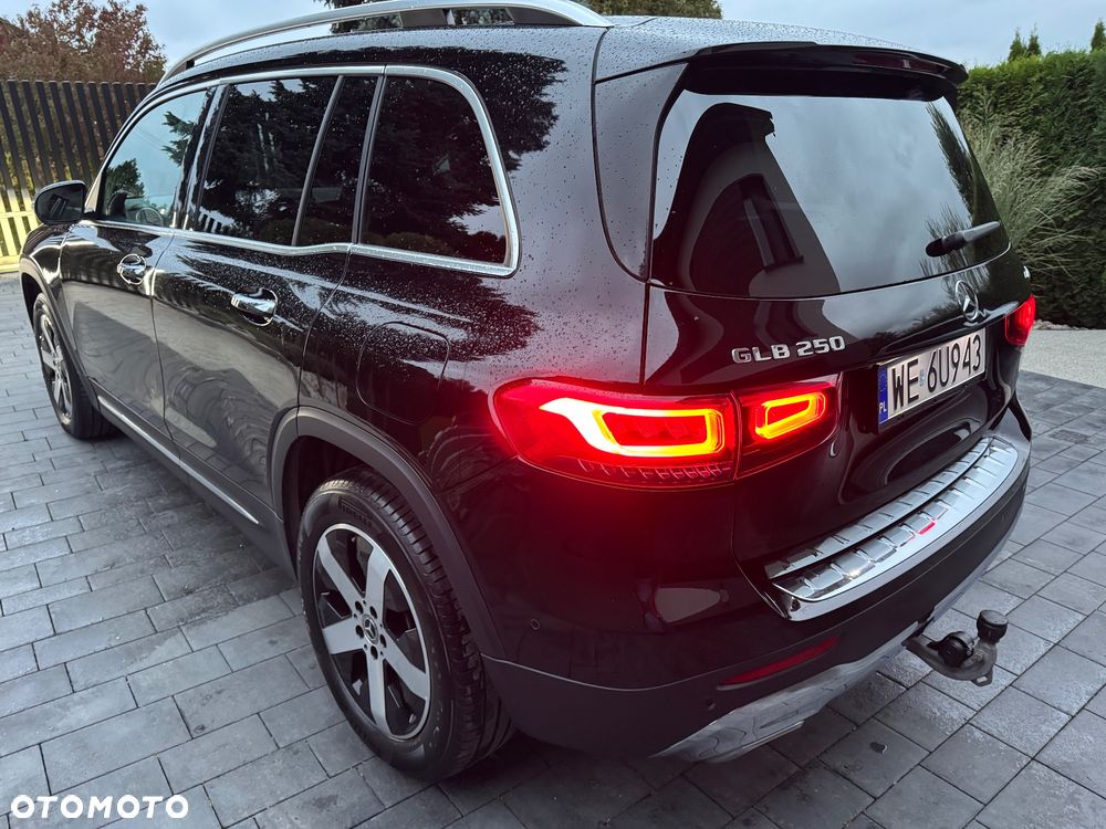 Mercedes-Benz GLB 250 4-Matic Progressive 8G-DCT - 10