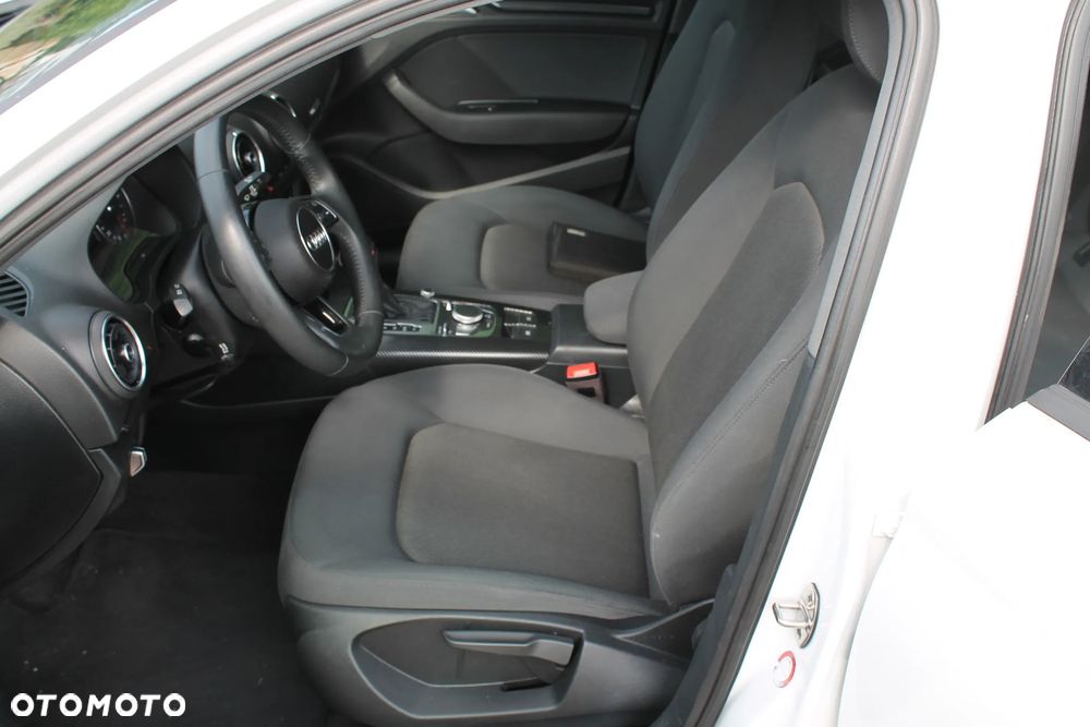 Audi A3 Limousine 30 TFSI S tronic - 35