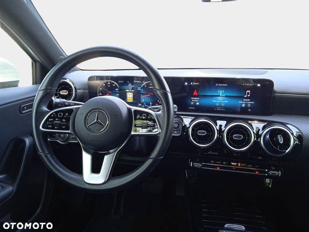 Mercedes-Benz Klasa A 180 7G-DCT - 11