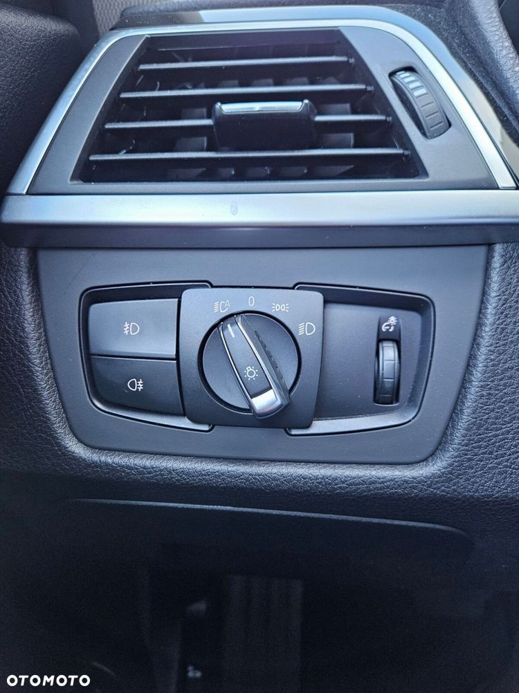 BMW Seria 3 318i Sport Line - 22