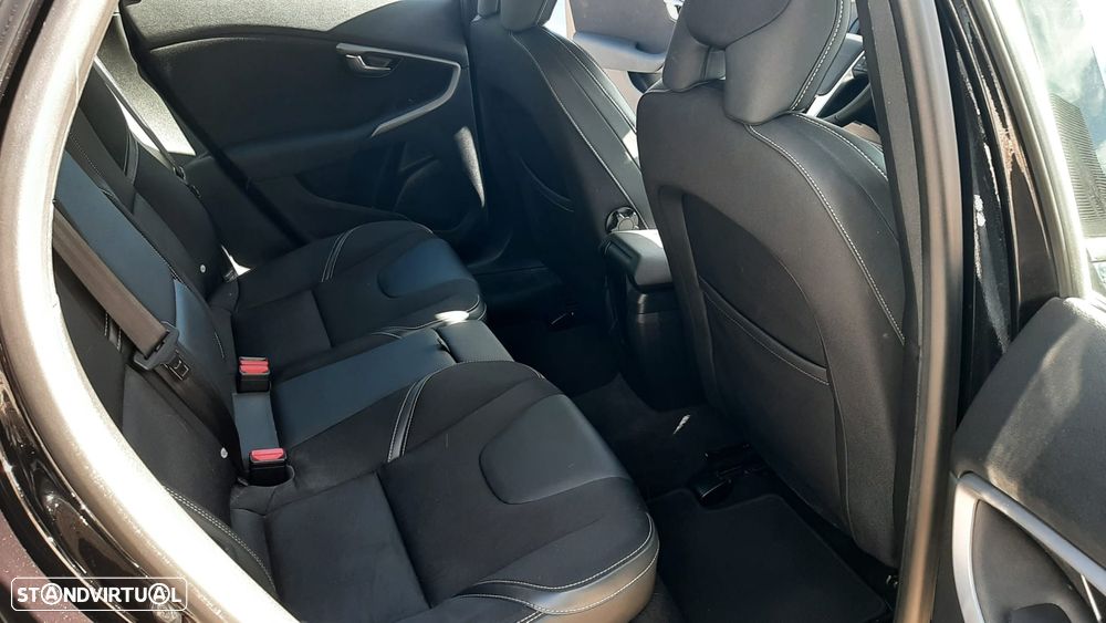 Volvo V40 2.0 D3 Momentum - 32