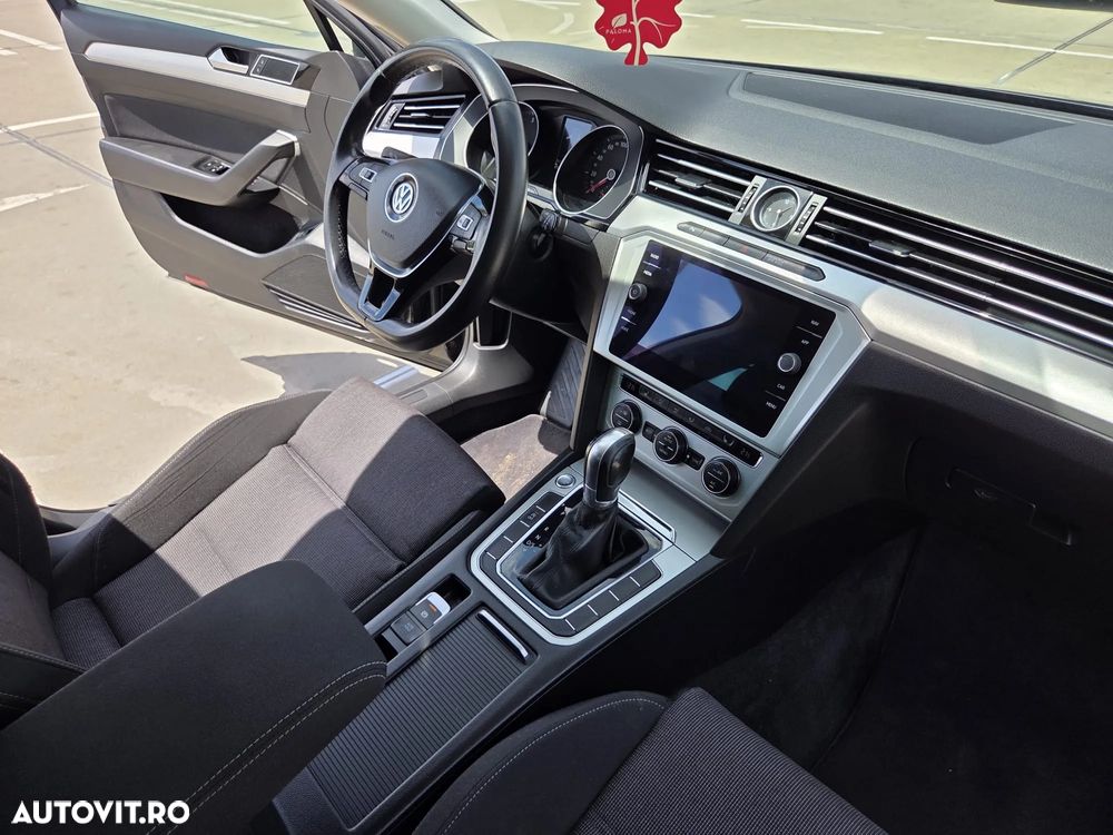 Volkswagen Passat 2.0 TDI SCR DSG Comfortline - 12