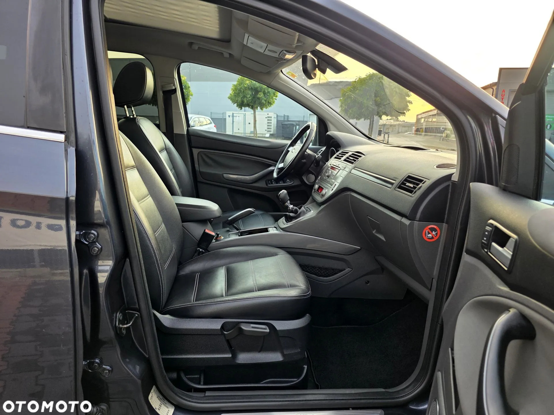 Ford Kuga 2.0 TDCi 2x4 Titanium - 8