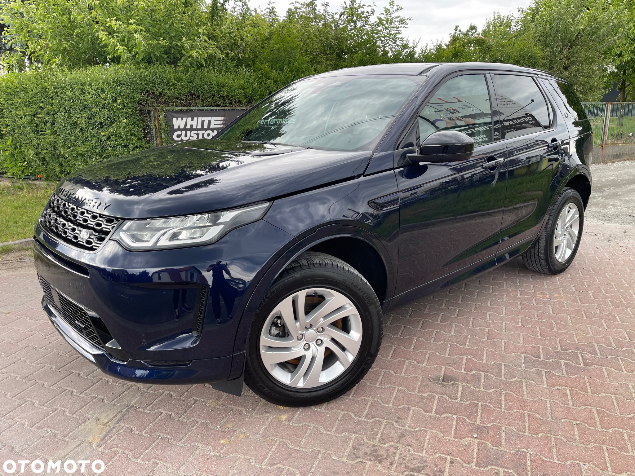 Land Rover Discovery Sport D165 FWD R-Dynamic SE - 2