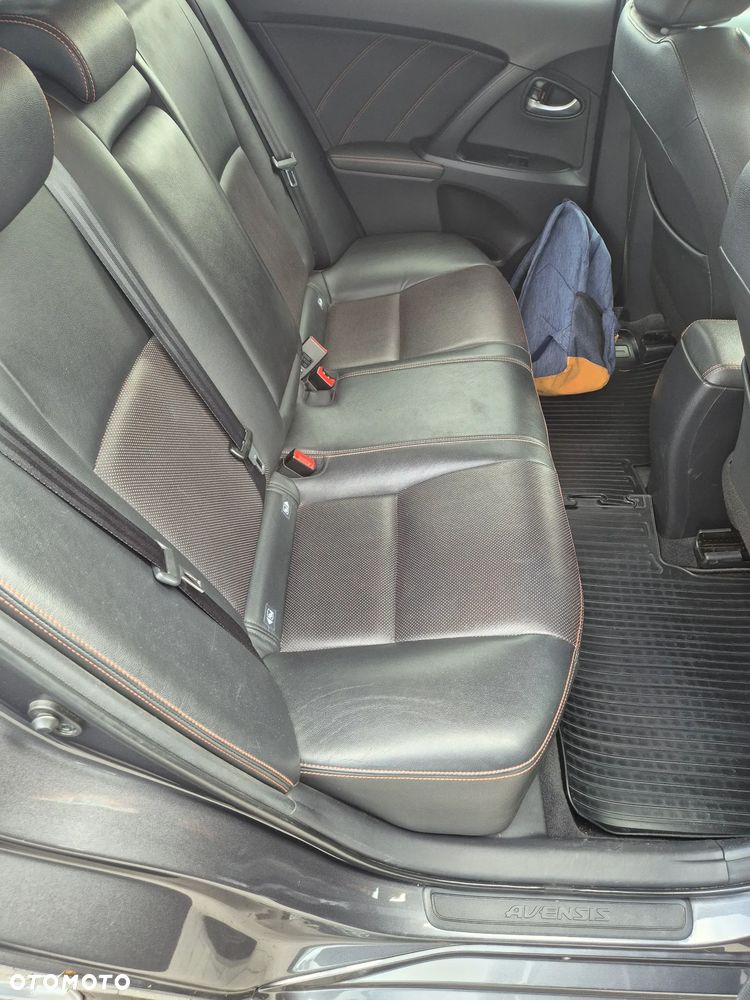 Toyota Avensis 1.8 Premium - 13