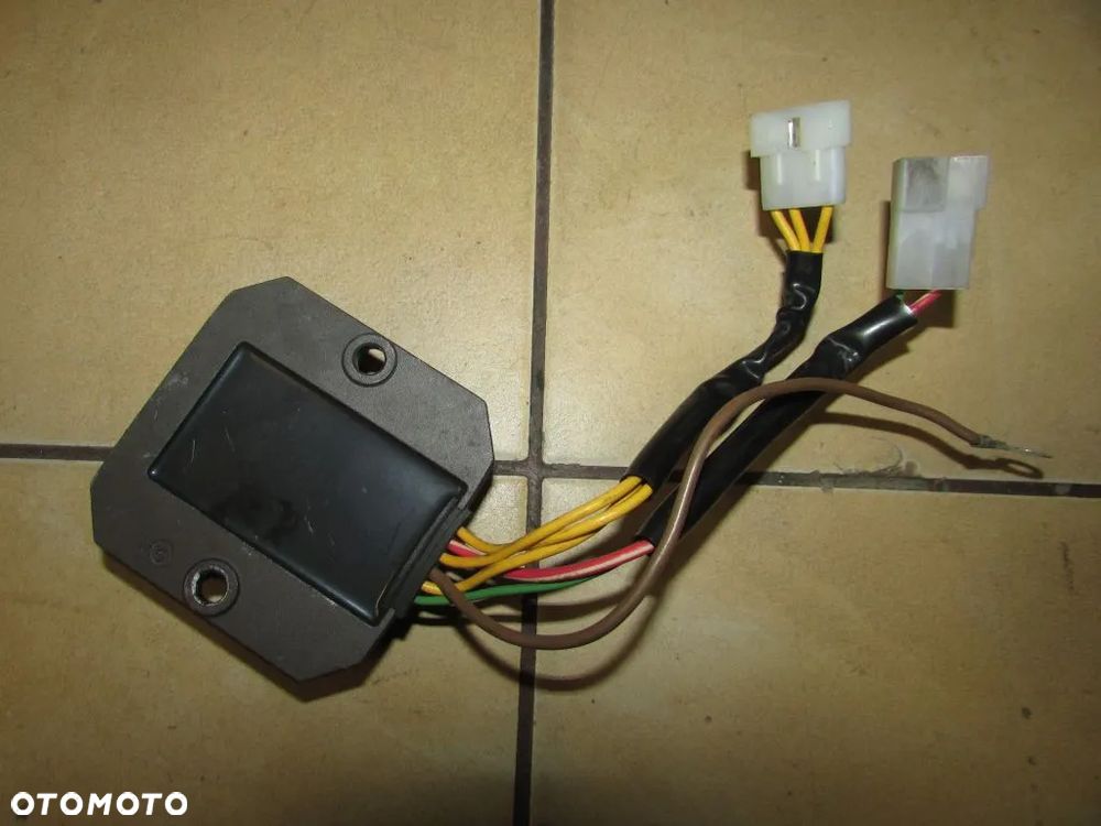 APRILIA PEGASO 650 i.e. 01-04 regulator napięcia - 2
