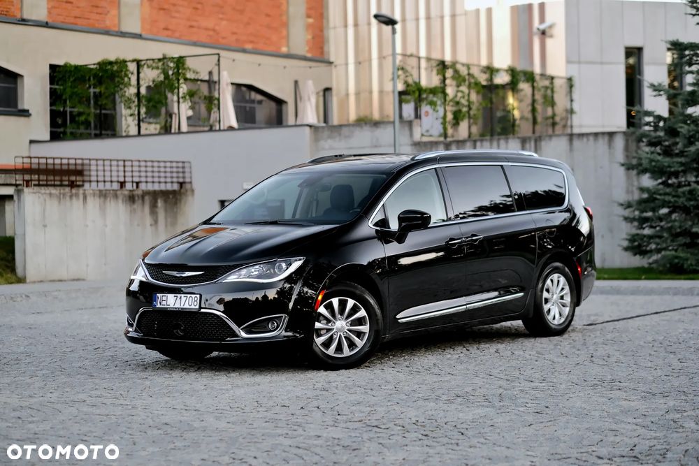 Chrysler Pacifica - 15
