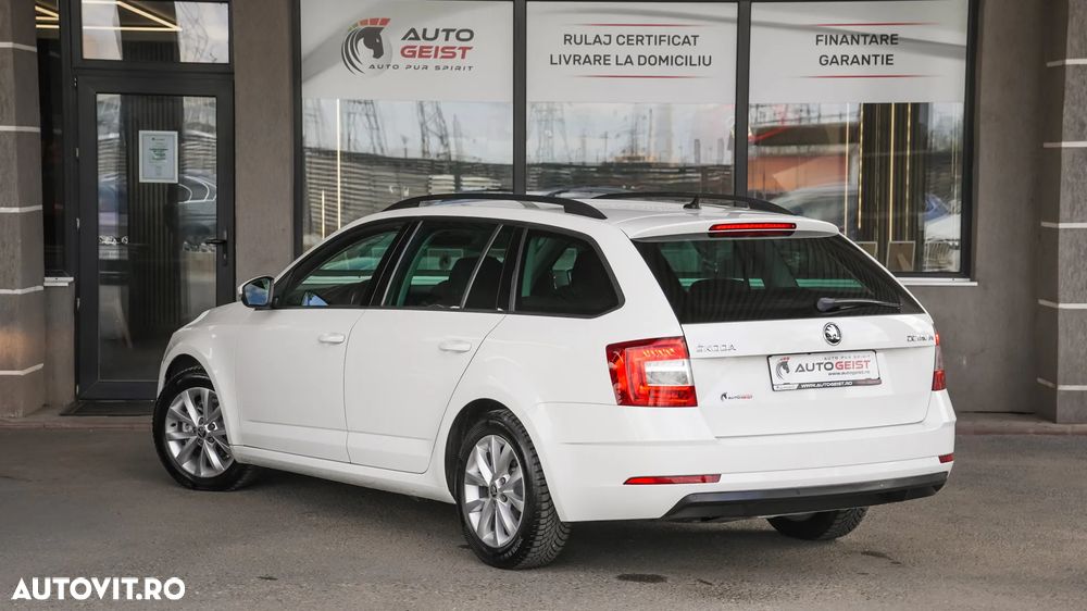 Skoda Octavia Combi Diesel 1.6 TDI DSG Ambition - 8