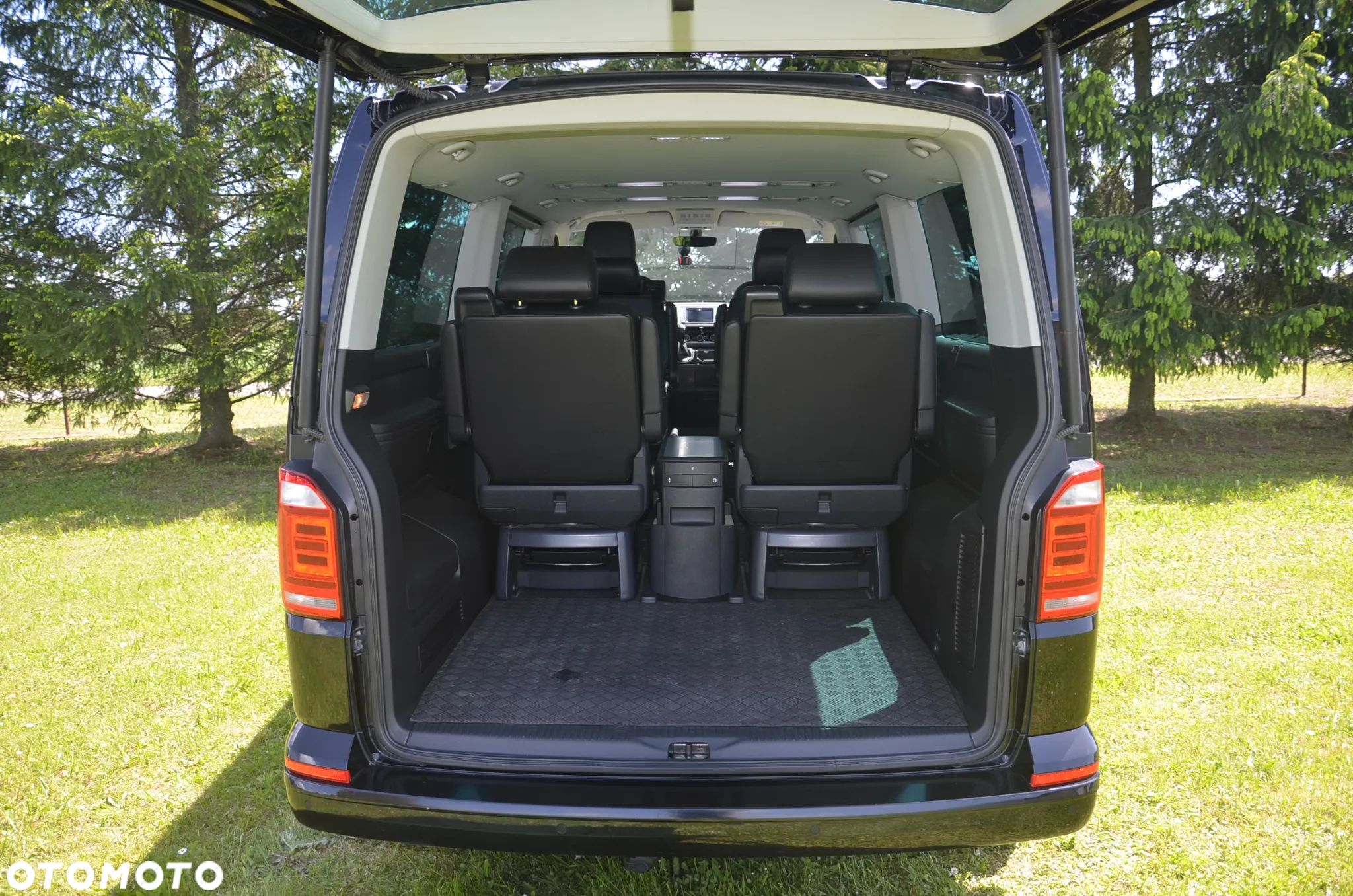 Volkswagen Multivan - 16
