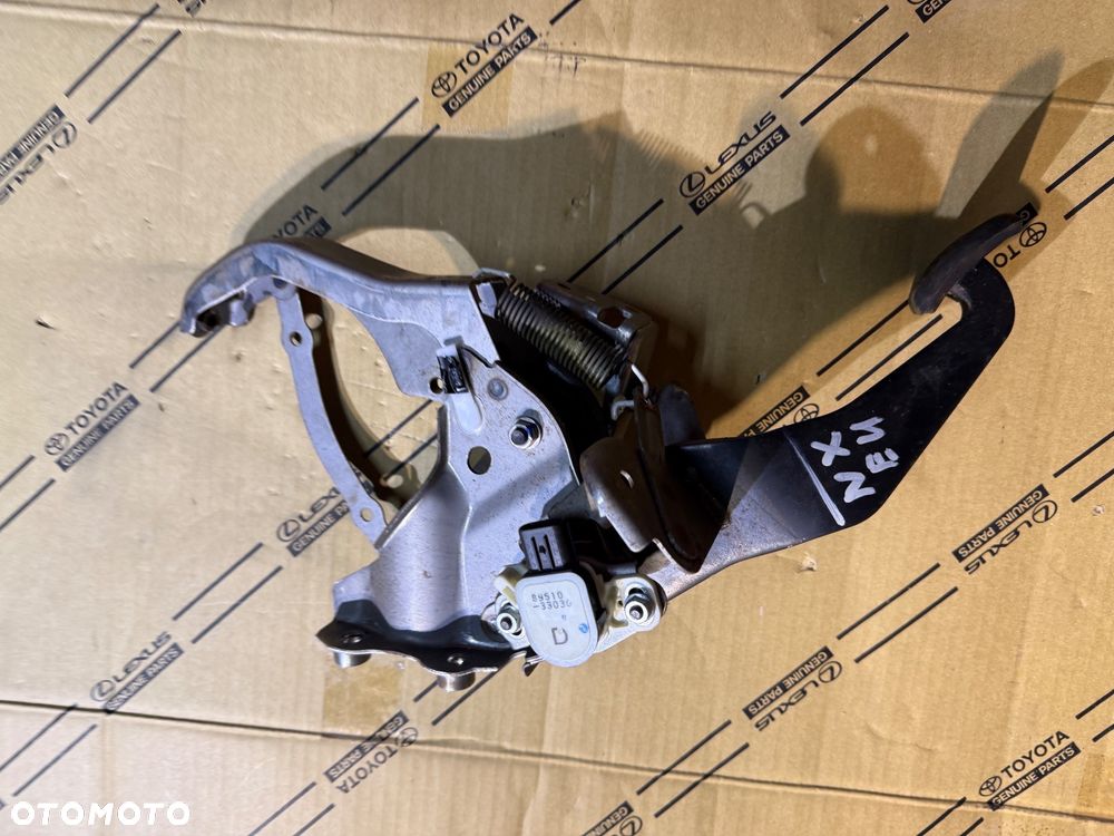 Pedał hamulca z czujnikiem Lexus NX300h 14-17r. Nr. 89510-33030. - 1