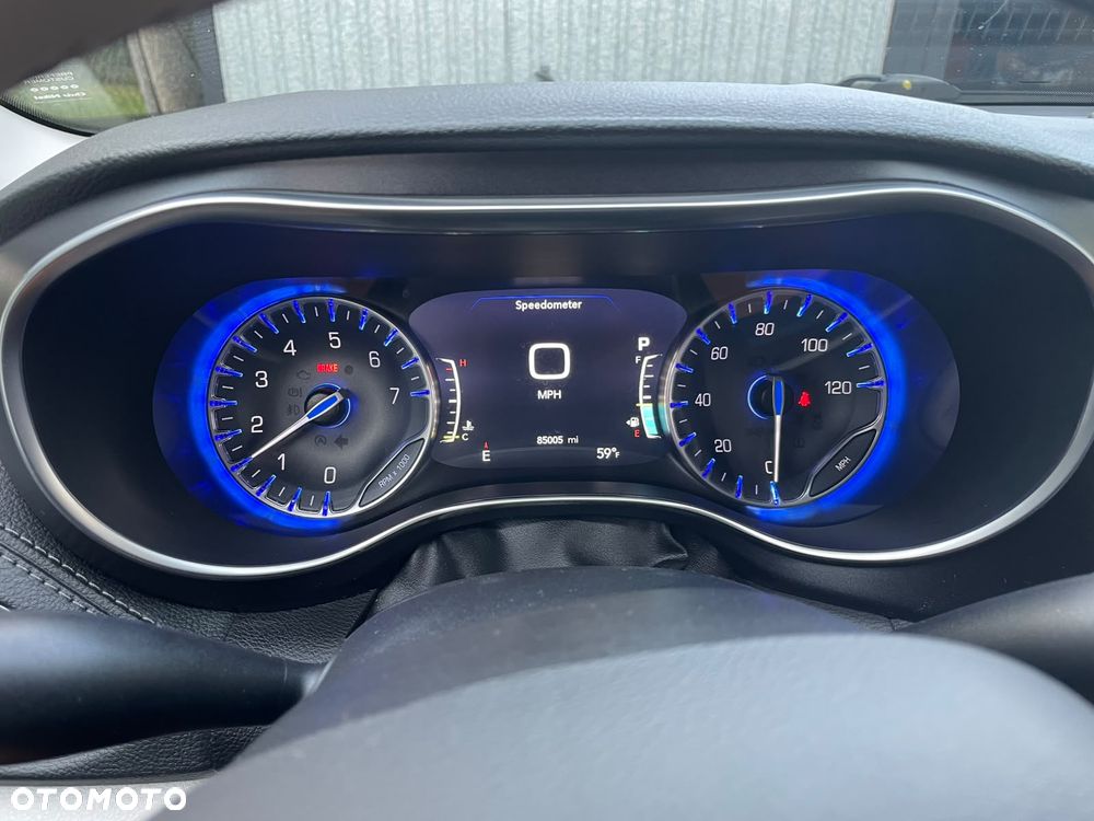Chrysler Pacifica - 26