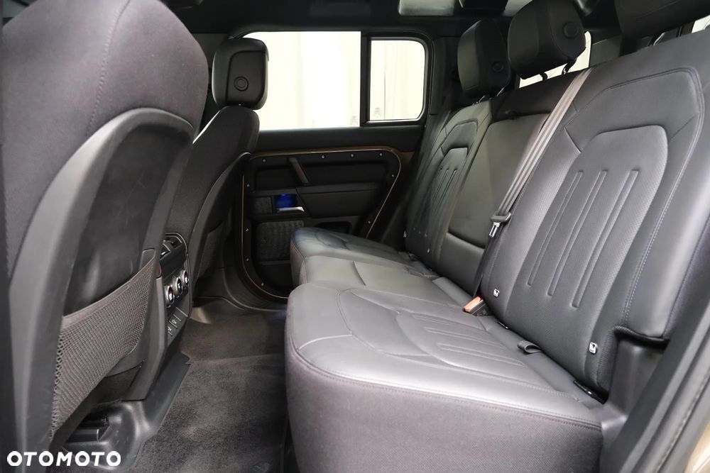 Land Rover Defender 110 D300 X - 10