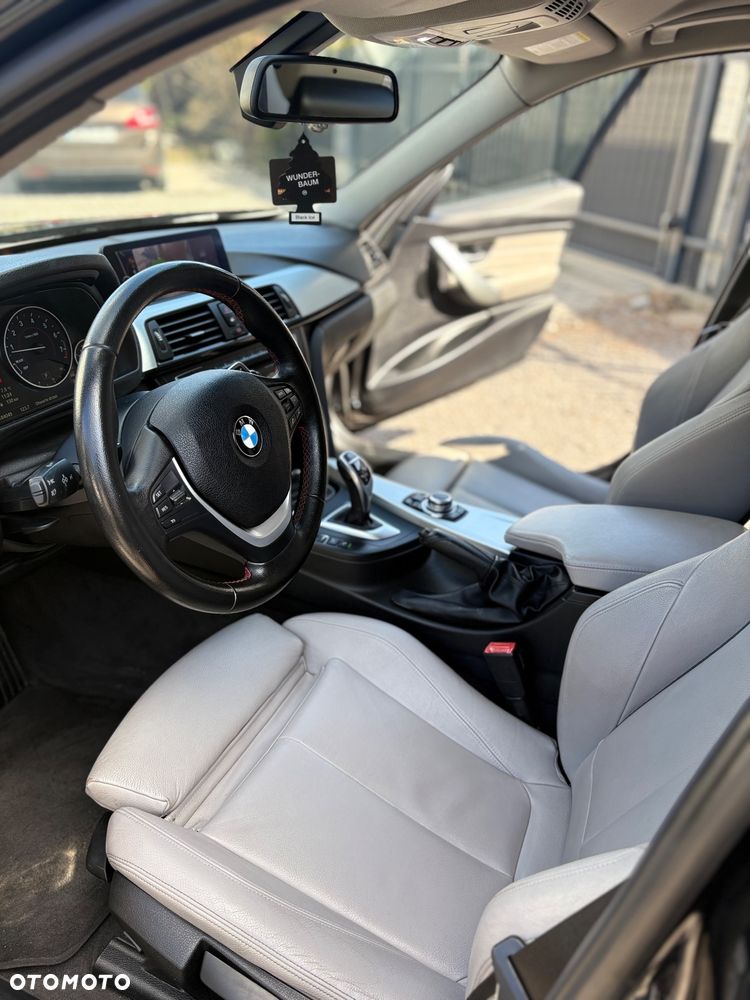 BMW Seria 3 328i Sport Line - 36