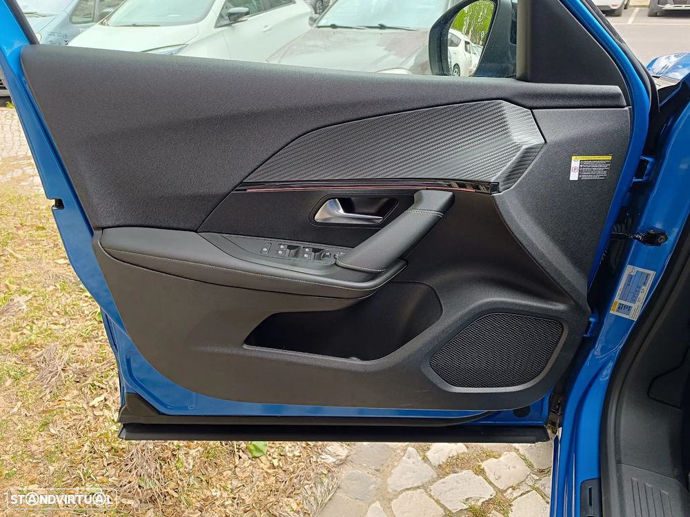 Peugeot 2008 PureTech 130 EAT8 GT - 10