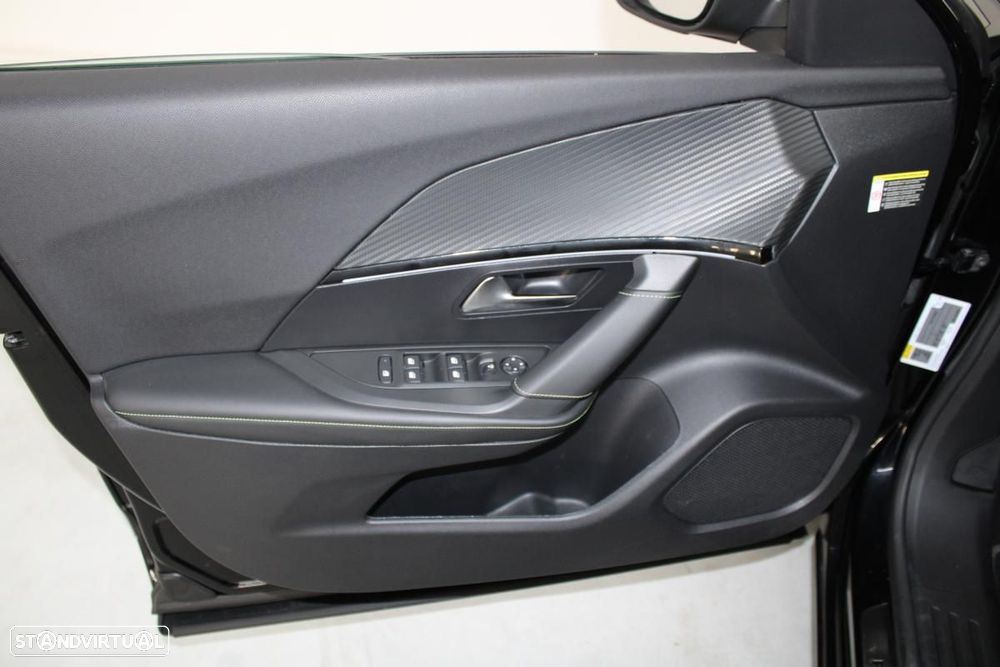 Peugeot e-2008 50 kWh GT - 10