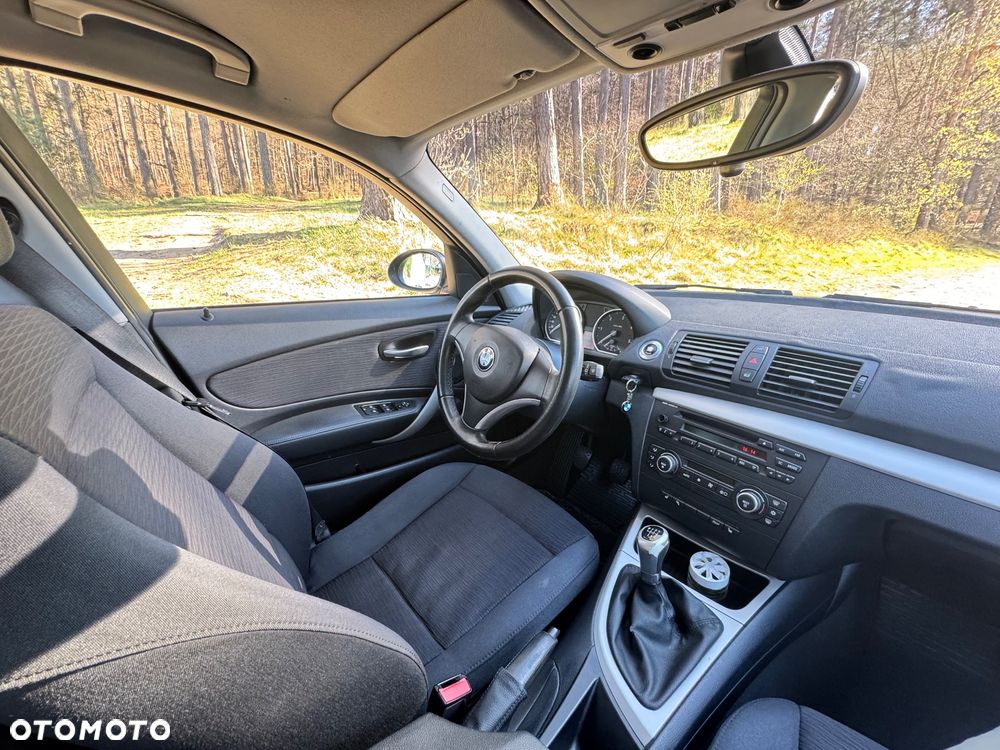 BMW Seria 1 120d DPF - 12