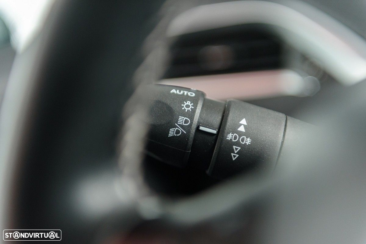 Peugeot 208 1.2 PureTech Allure - 23