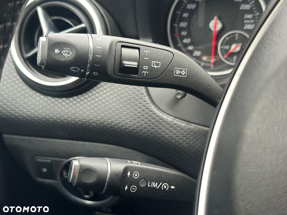 Mercedes-Benz Klasa A 180 7G-DCT - 26