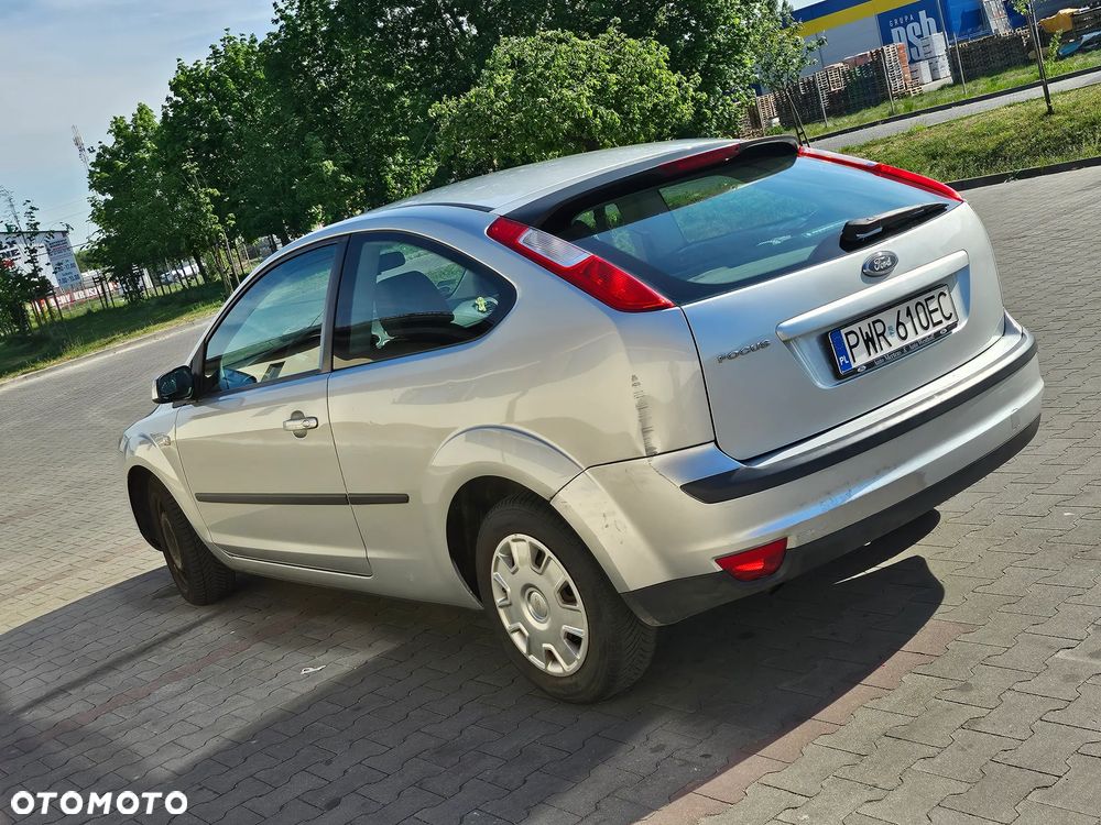 Ford Focus 1.6 Ambiente - 4