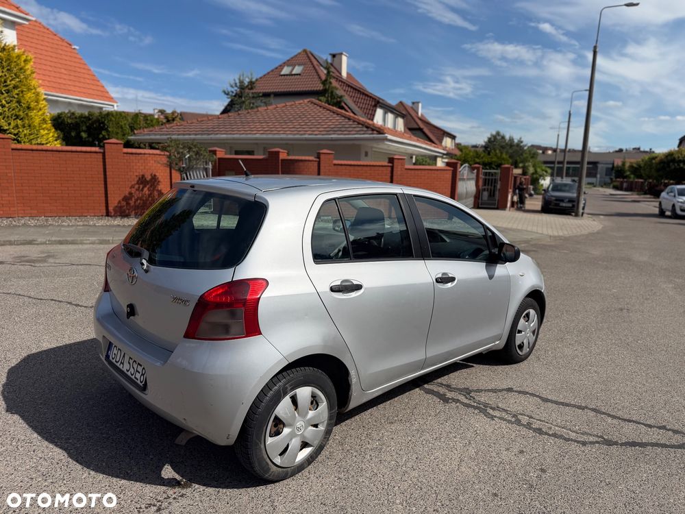 Toyota Yaris 1.0 Luna - 4
