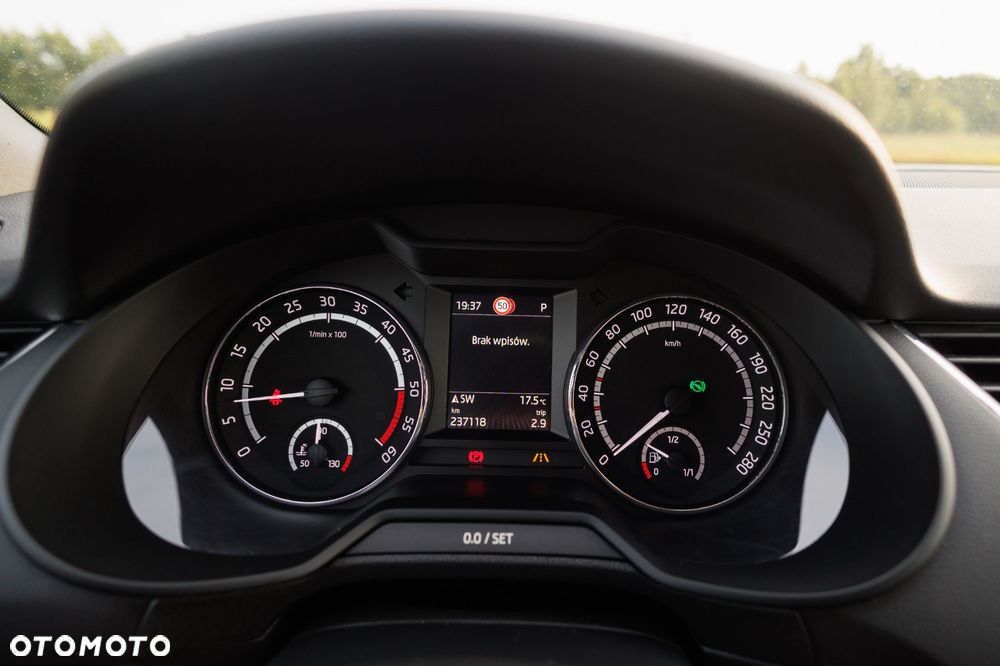 Skoda Octavia 2.0 TDI DSG RS - 13