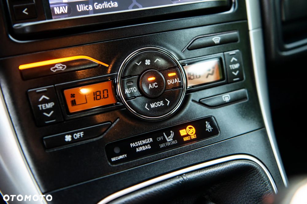 Toyota Auris 1.6 Executive - 24
