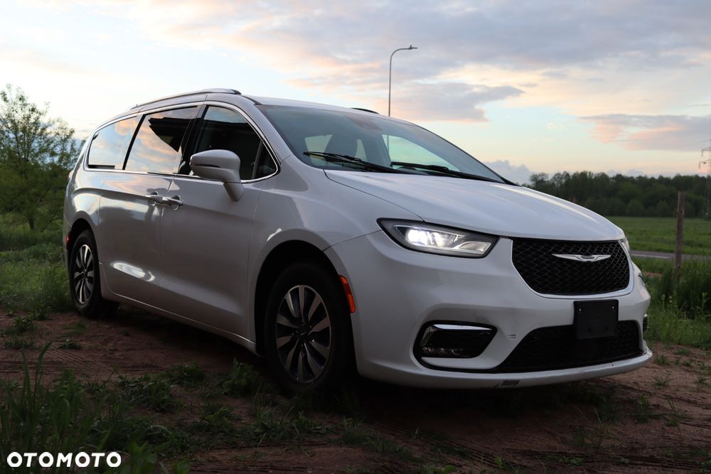 Chrysler Pacifica - 2
