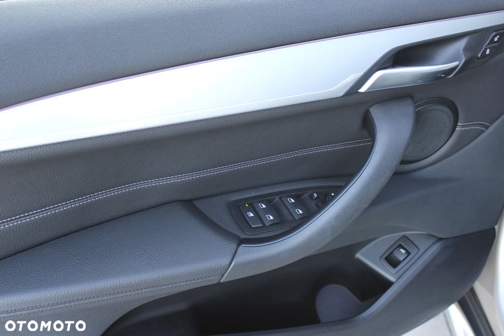 BMW X1 sDrive18i xLine - 18