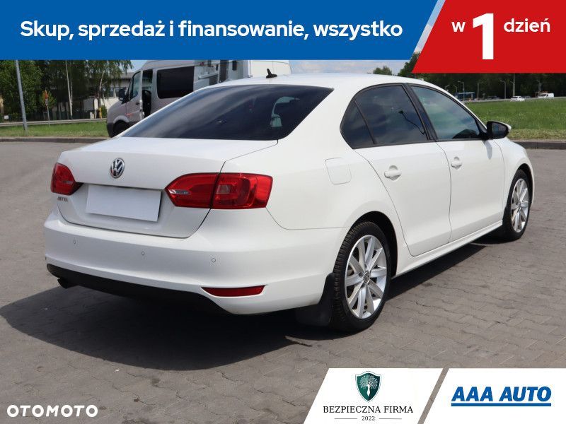 Volkswagen Jetta - 7