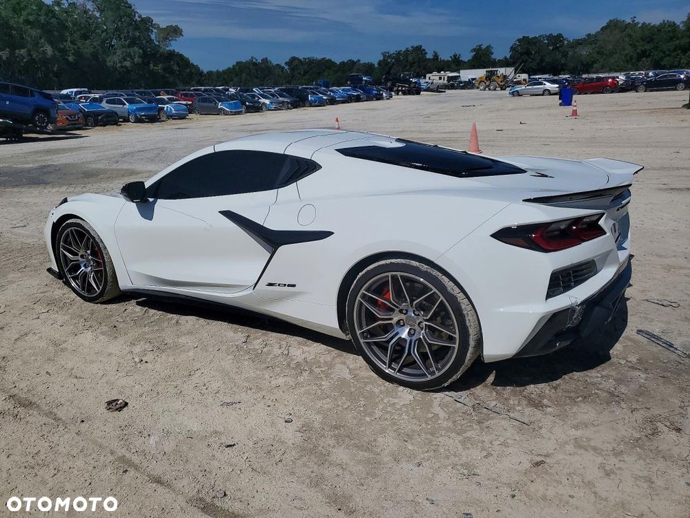 Chevrolet Corvette - 3