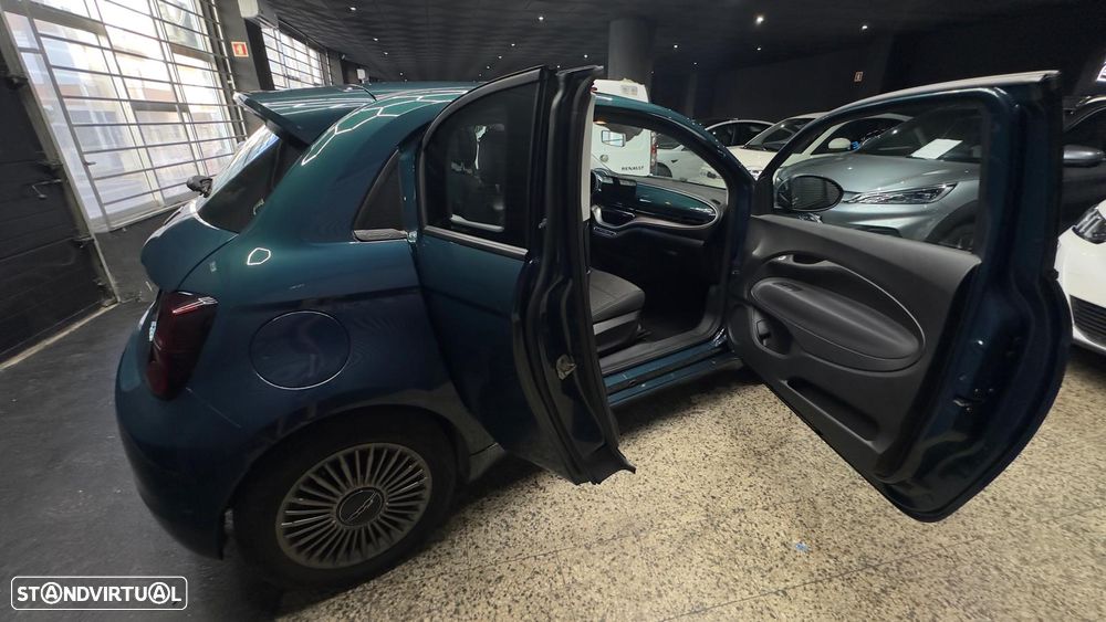 Fiat 500e 3 + 1 42kWh Icon - 23