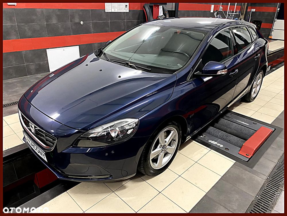 Volvo V40 D2 Momentum - 1