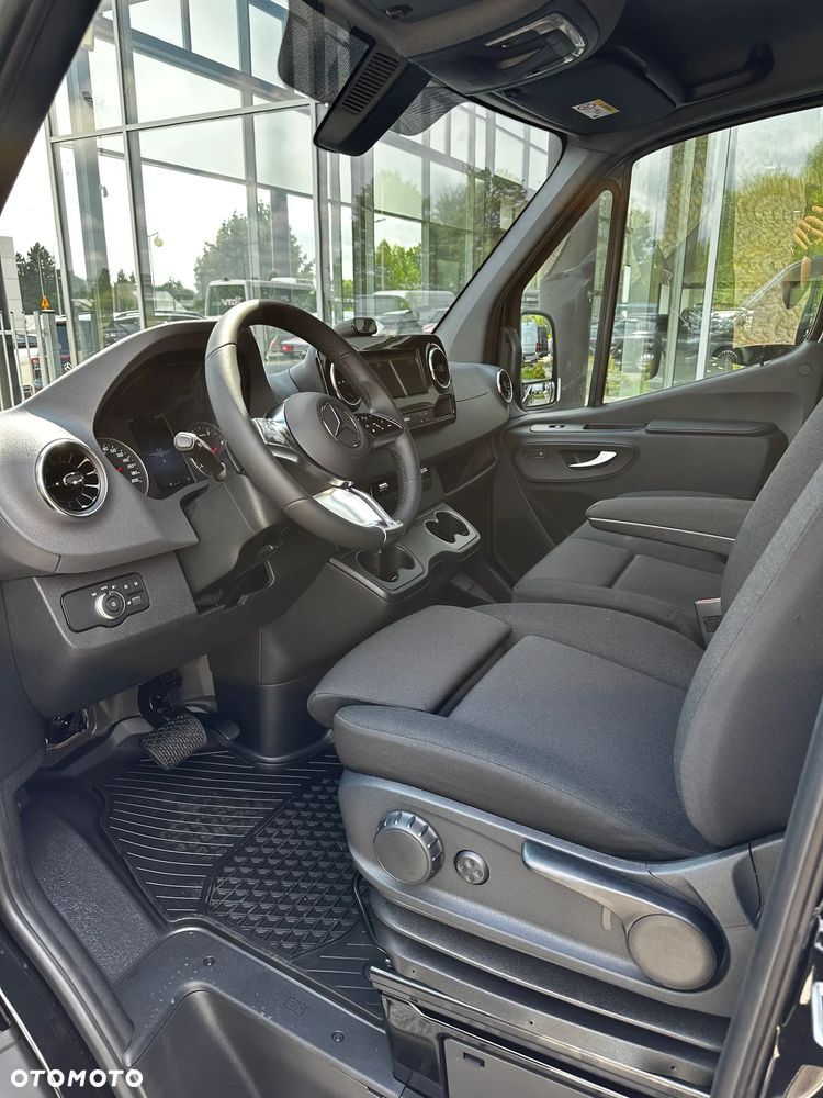 Mercedes-Benz Sprinter - 14