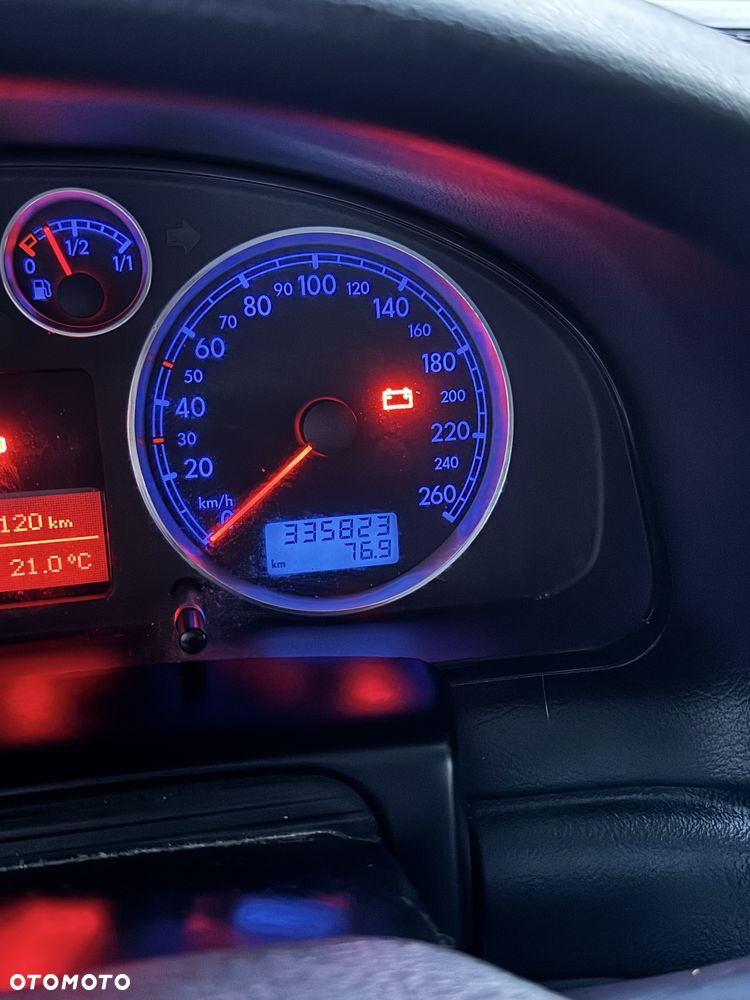 Volkswagen Passat - 4