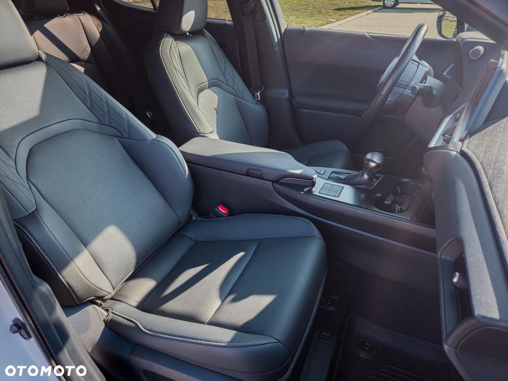 Lexus UX 250h F SPORT - 13