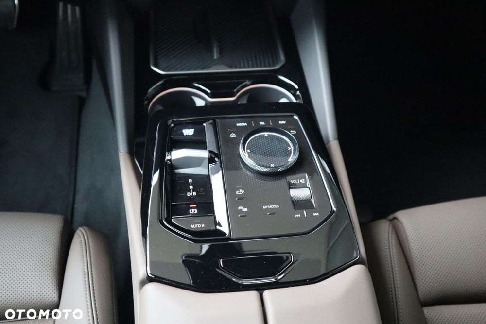 BMW i5 - 17
