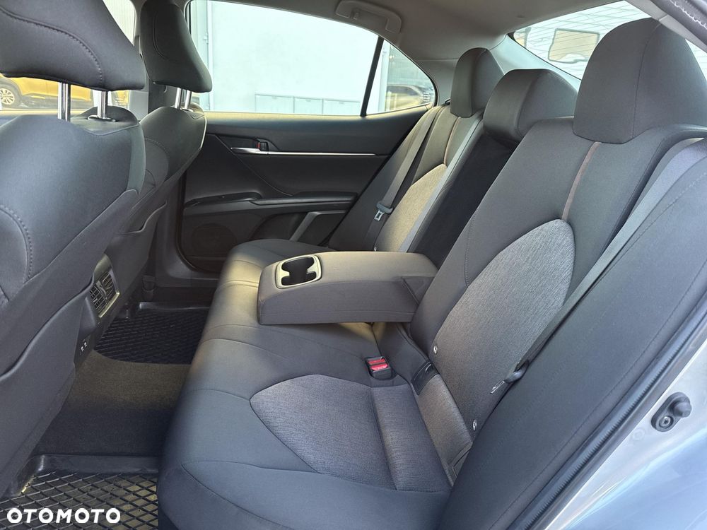 Toyota Camry 2.5 Hybrid Comfort CVT - 12