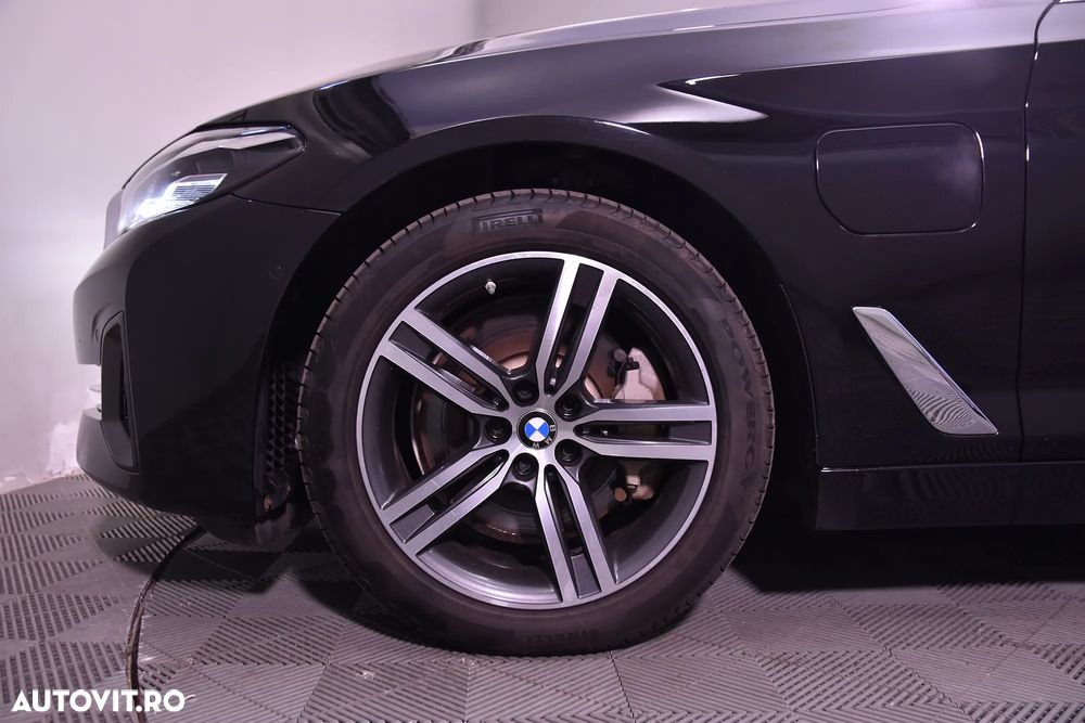 BMW Seria 5 530e xDrive AT PHEV - 13
