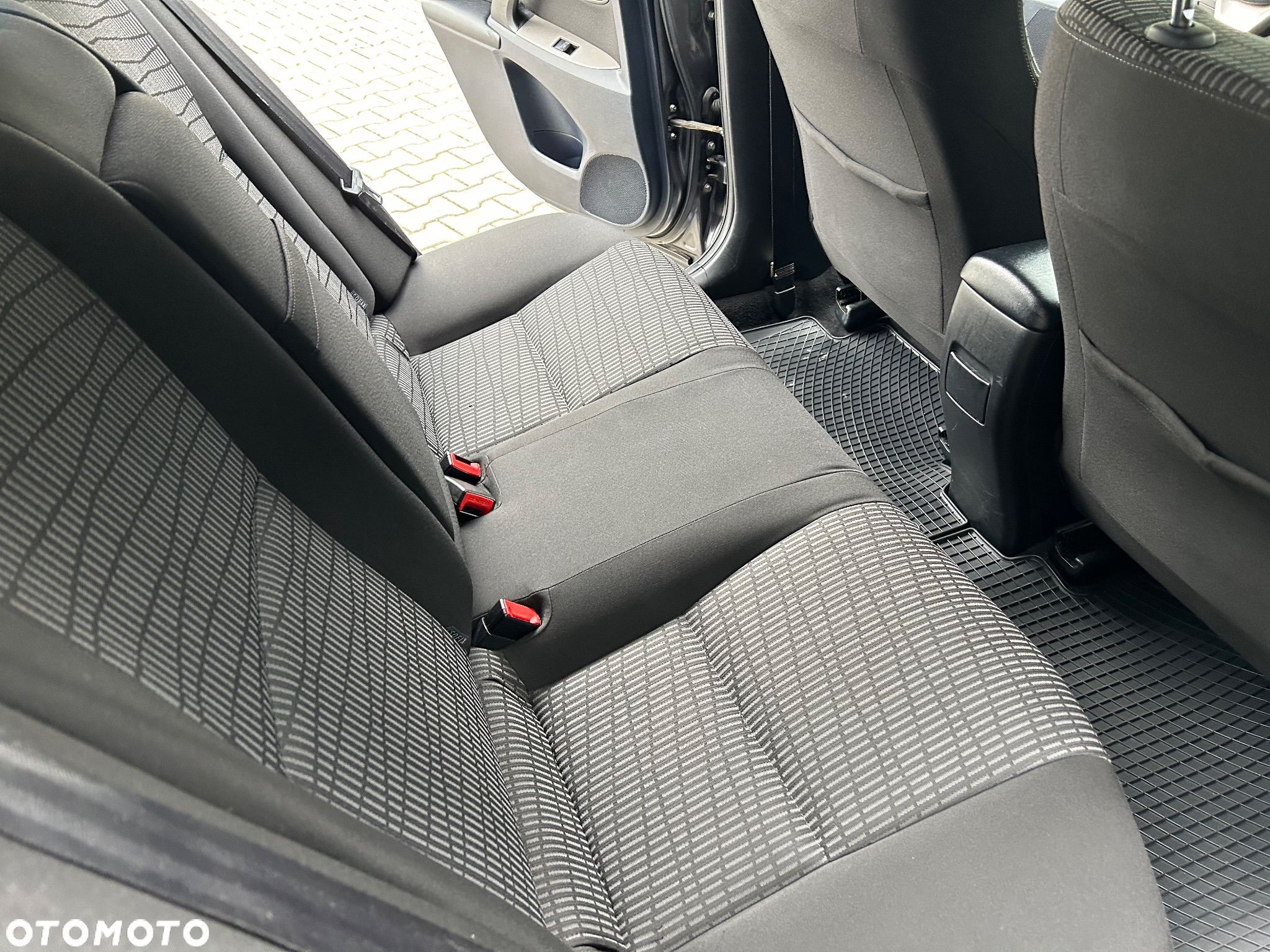 Toyota Avensis 1.8 Active - 15