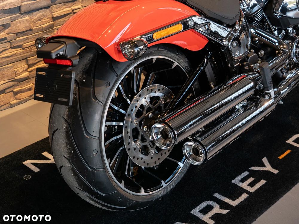 Harley-Davidson Softail Breakout - 4